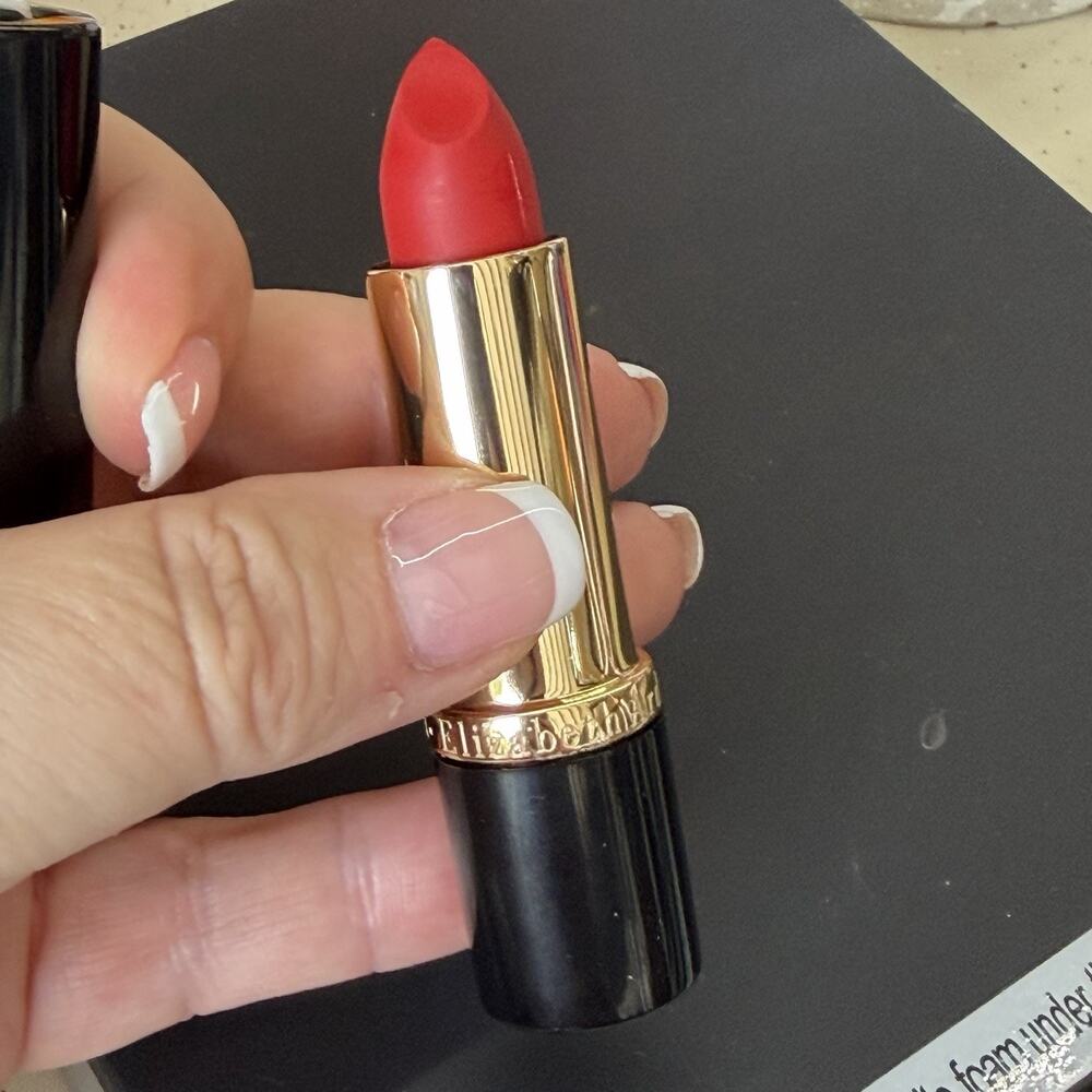 Elizabeth Arden Ceramide Ultra Lipstick in ROUGE 01 New Discontinued Red Matte